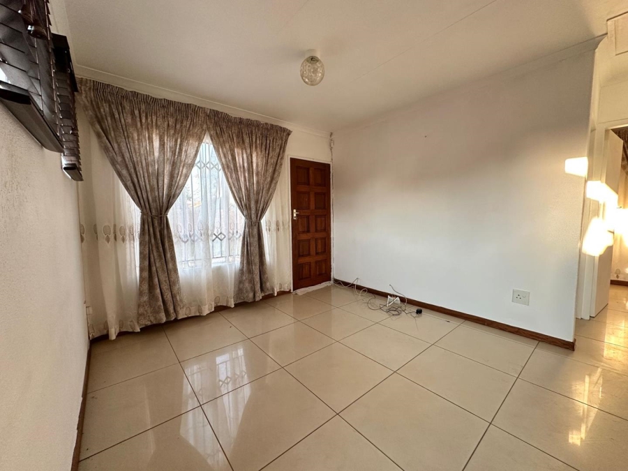 To Let 2 Bedroom Property for Rent in Protea Glen Gauteng