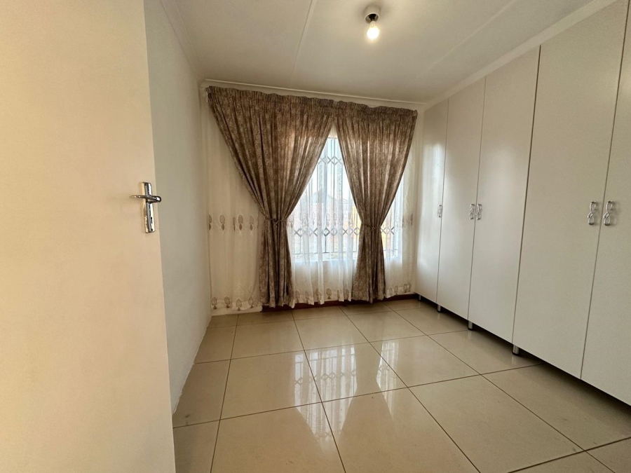 To Let 2 Bedroom Property for Rent in Protea Glen Gauteng