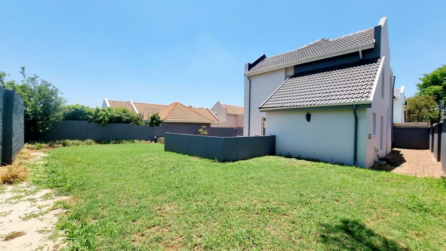 To Let 4 Bedroom Property for Rent in Equestria Gauteng
