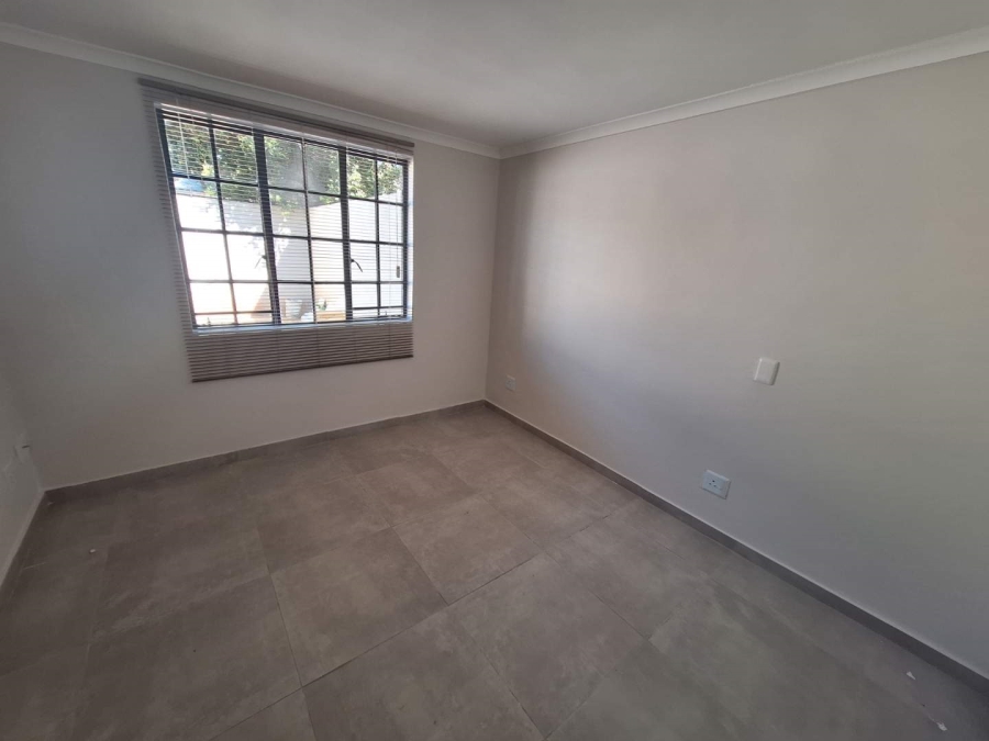 To Let 2 Bedroom Property for Rent in Fontainebleau Gauteng