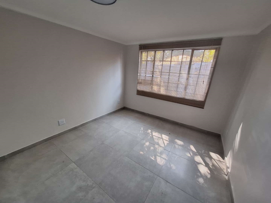 To Let 2 Bedroom Property for Rent in Fontainebleau Gauteng