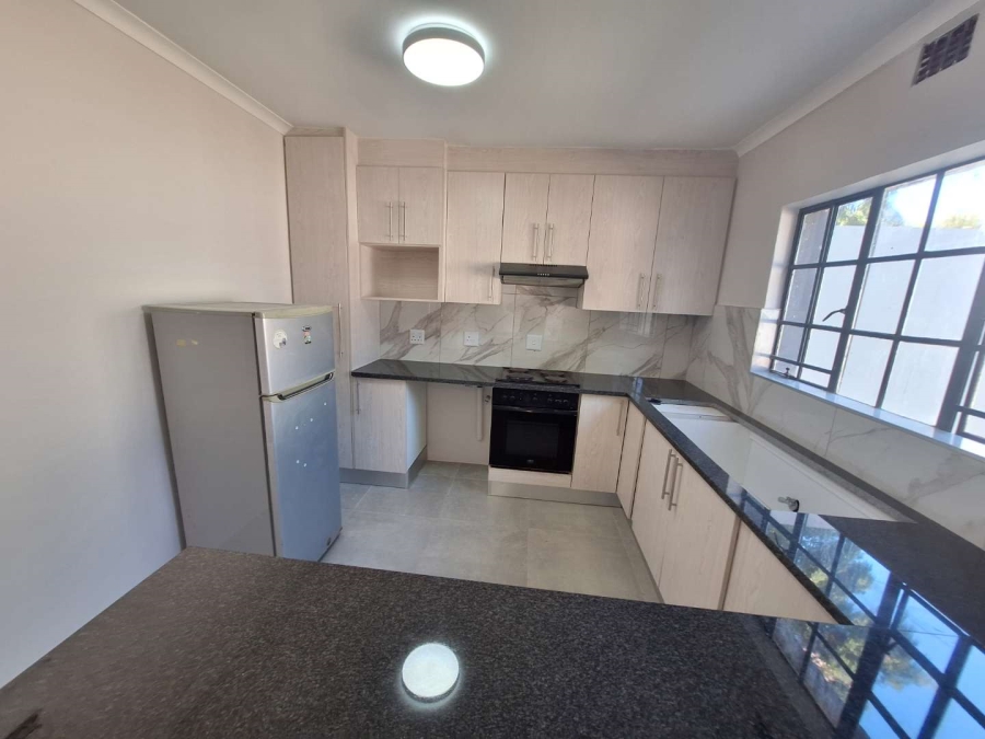 To Let 2 Bedroom Property for Rent in Fontainebleau Gauteng