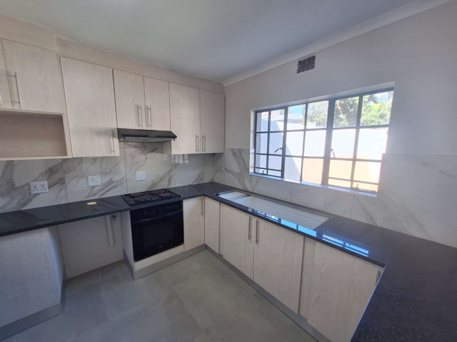 To Let 2 Bedroom Property for Rent in Fontainebleau Gauteng