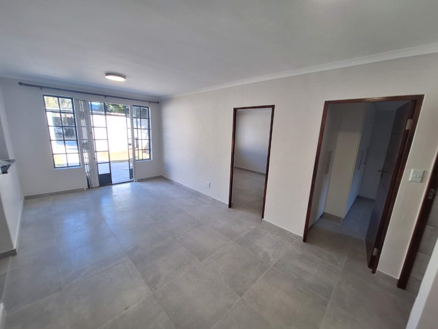 To Let 2 Bedroom Property for Rent in Fontainebleau Gauteng