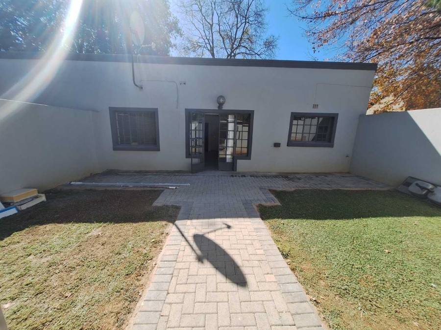To Let 2 Bedroom Property for Rent in Fontainebleau Gauteng
