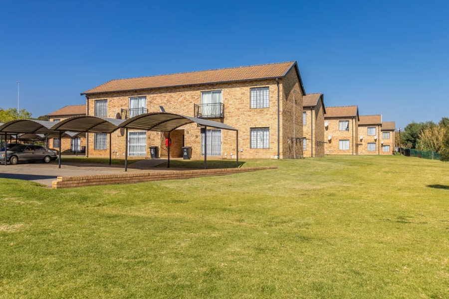 2 Bedroom Property for Sale in Weltevreden Park Gauteng