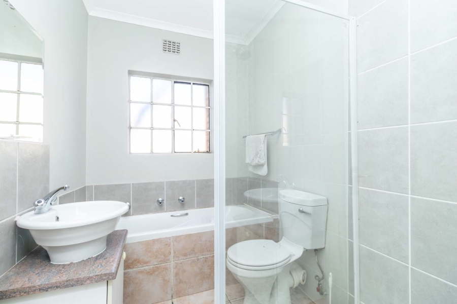 2 Bedroom Property for Sale in Weltevreden Park Gauteng