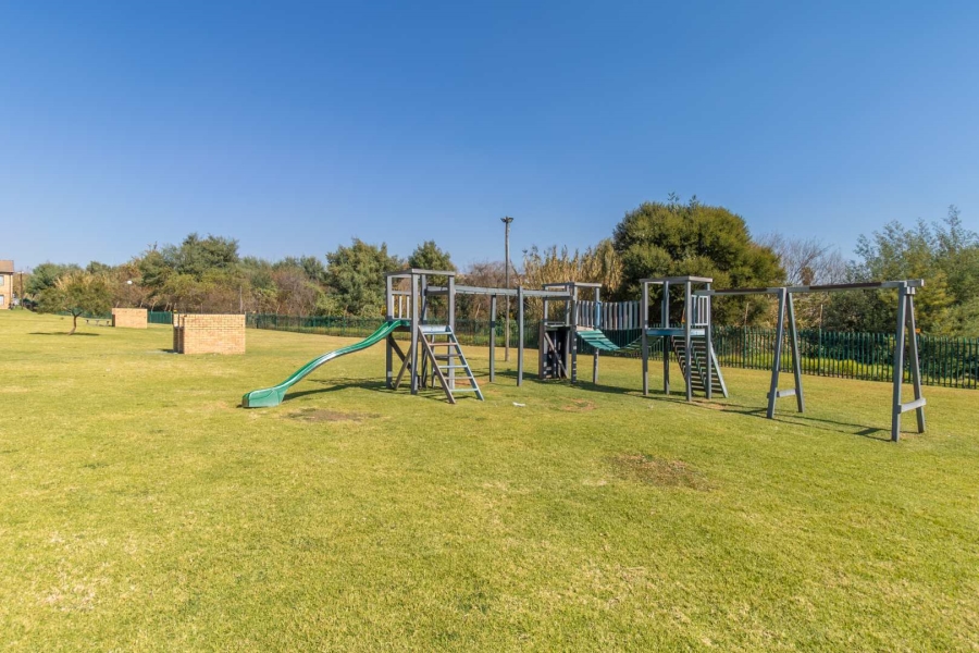 2 Bedroom Property for Sale in Weltevreden Park Gauteng