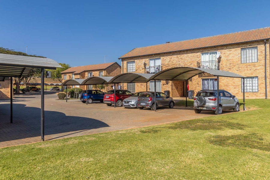 2 Bedroom Property for Sale in Weltevreden Park Gauteng