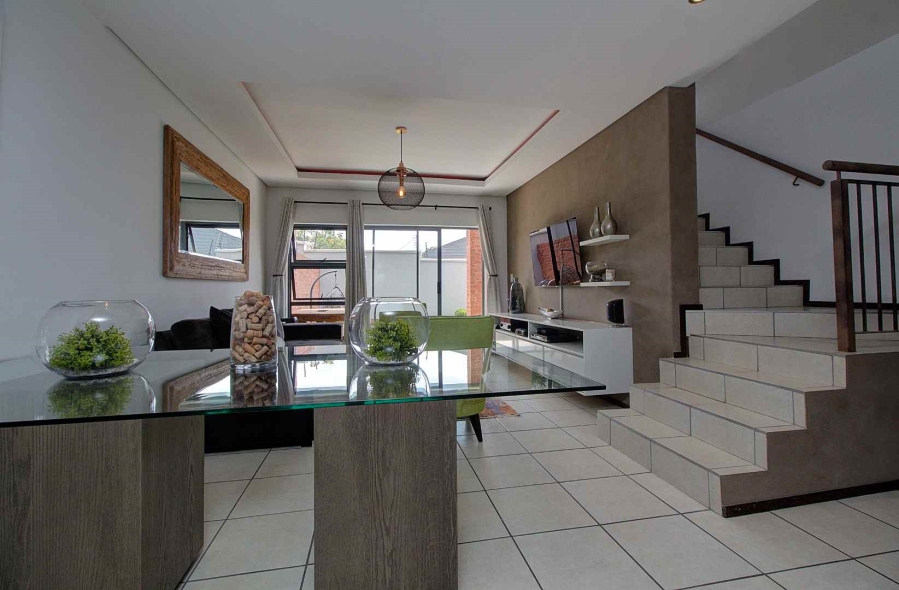 3 Bedroom Property for Sale in Sonneglans Gauteng