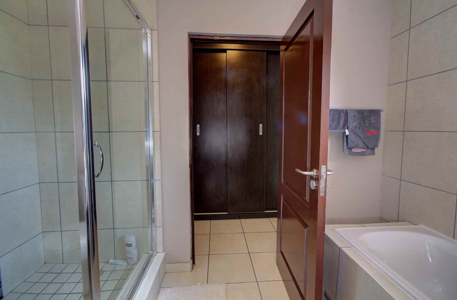 3 Bedroom Property for Sale in Sonneglans Gauteng
