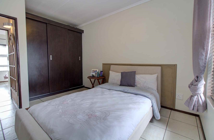 3 Bedroom Property for Sale in Sonneglans Gauteng