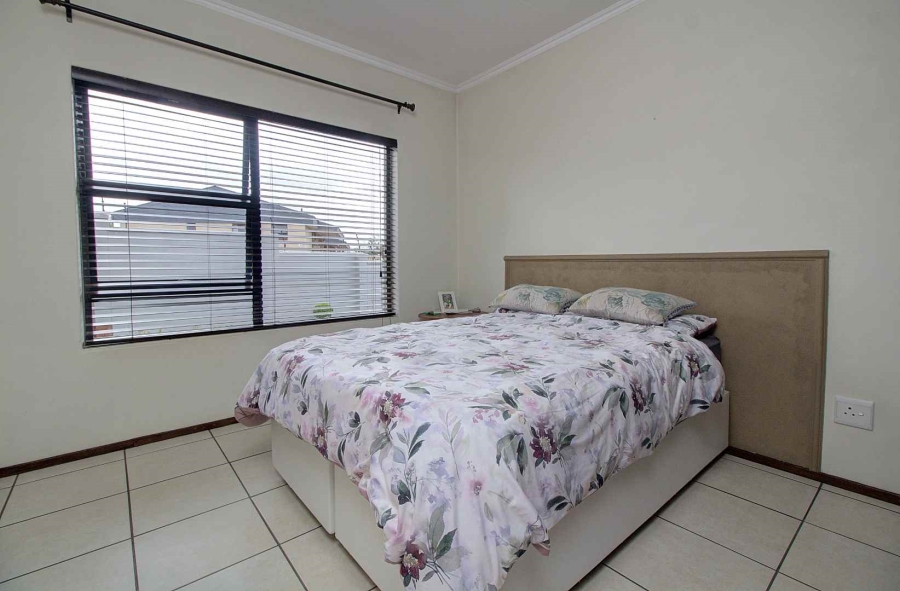 3 Bedroom Property for Sale in Sonneglans Gauteng