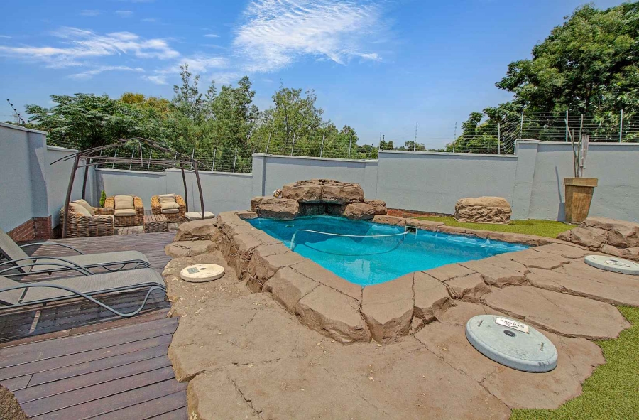 3 Bedroom Property for Sale in Sonneglans Gauteng