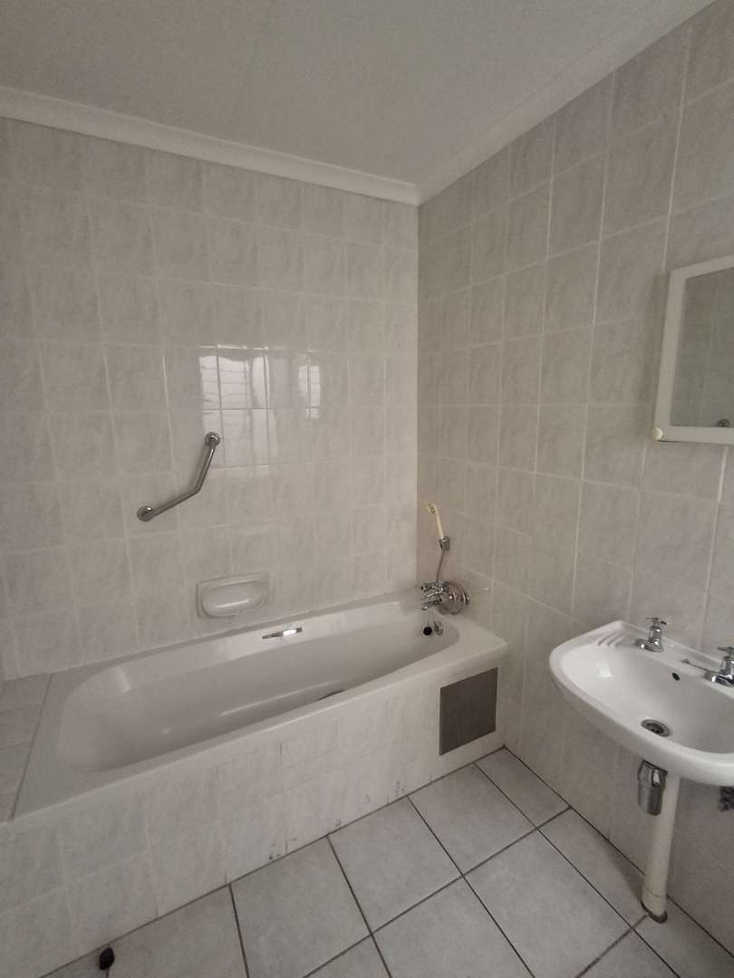 2 Bedroom Property for Sale in Ontdekkerspark Gauteng