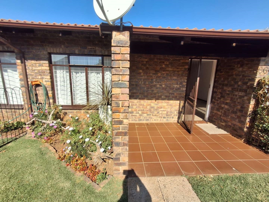2 Bedroom Property for Sale in Ontdekkerspark Gauteng