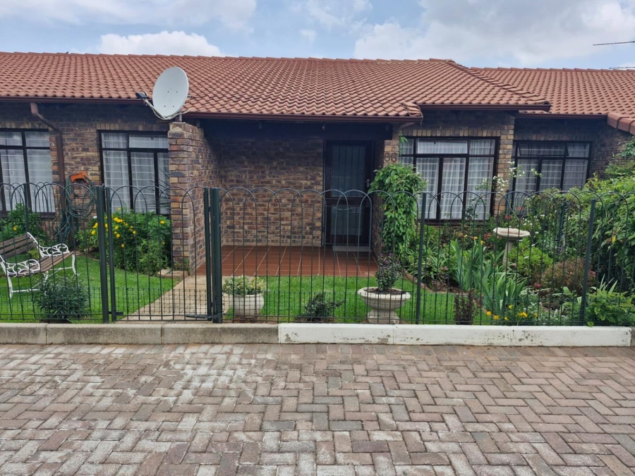 2 Bedroom Property for Sale in Ontdekkerspark Gauteng