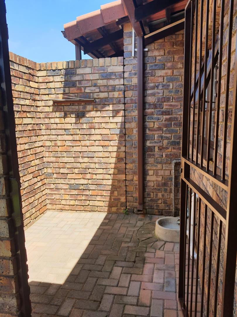 2 Bedroom Property for Sale in Ontdekkerspark Gauteng
