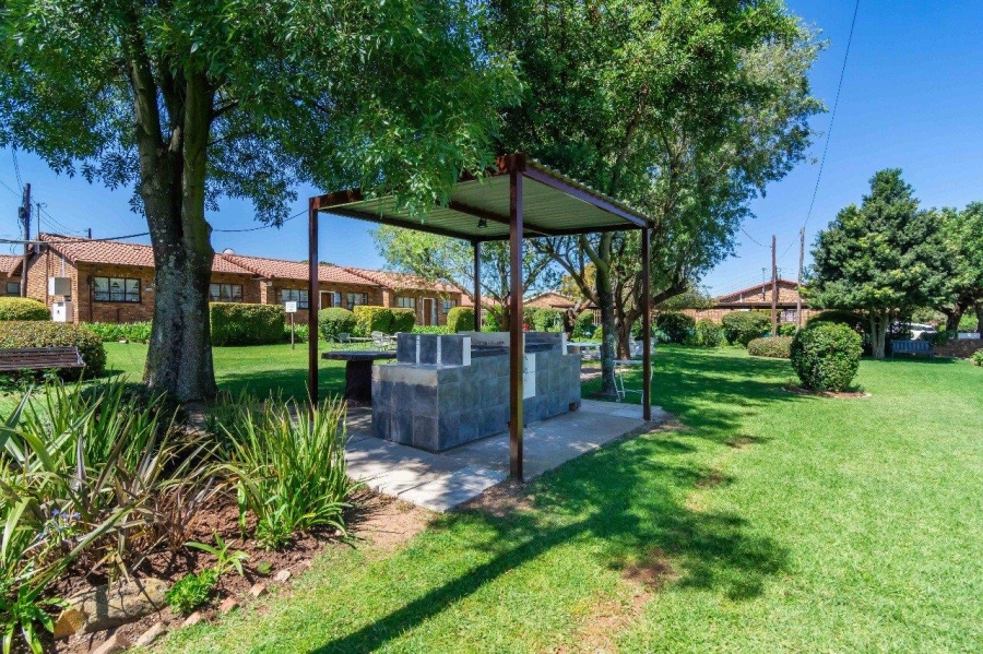 2 Bedroom Property for Sale in Ontdekkerspark Gauteng