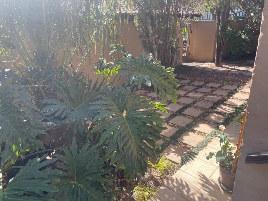 To Let 2 Bedroom Property for Rent in Sandown Gauteng