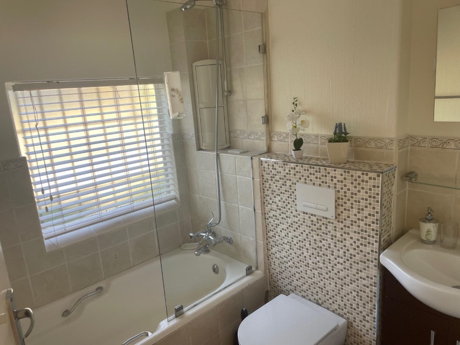 To Let 2 Bedroom Property for Rent in Sandown Gauteng