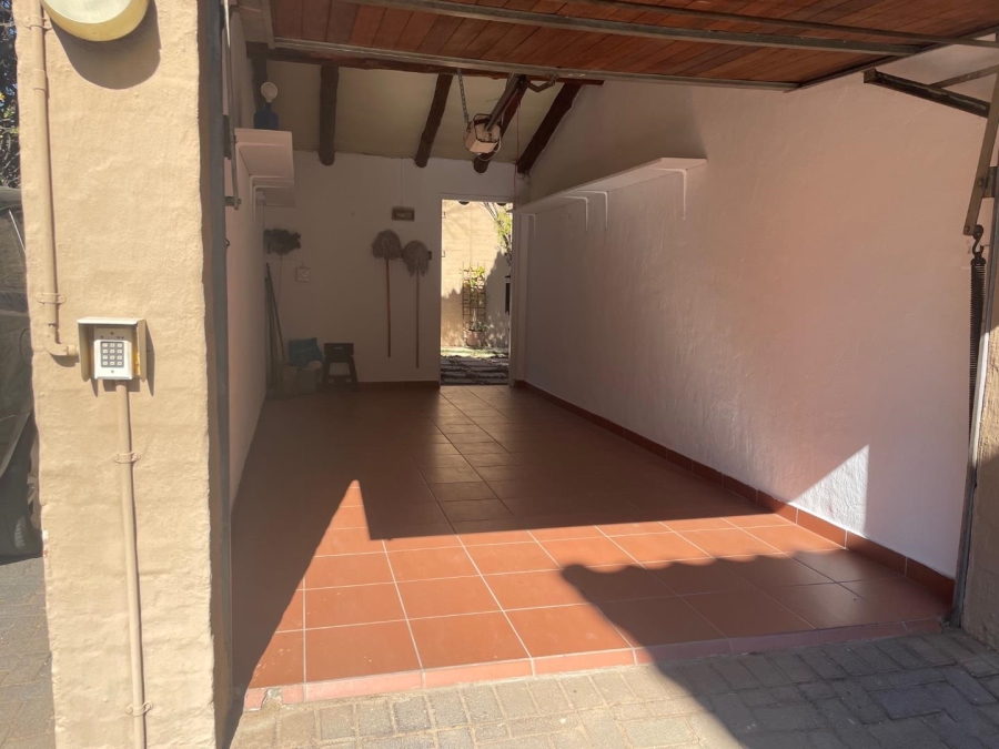 To Let 2 Bedroom Property for Rent in Sandown Gauteng