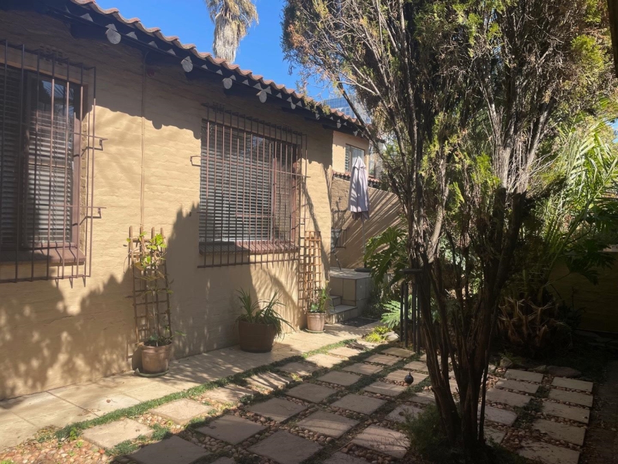 To Let 2 Bedroom Property for Rent in Sandown Gauteng