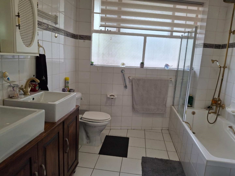 To Let 3 Bedroom Property for Rent in Illovo Gauteng