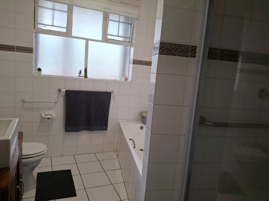 To Let 3 Bedroom Property for Rent in Illovo Gauteng