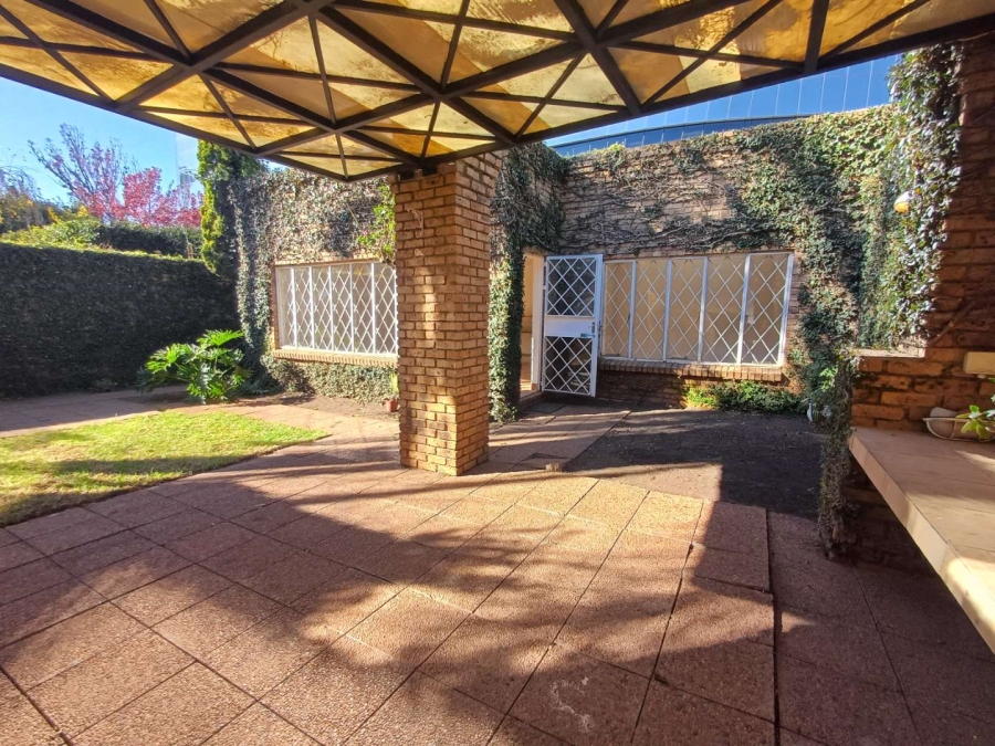 To Let 3 Bedroom Property for Rent in Melrose Gauteng