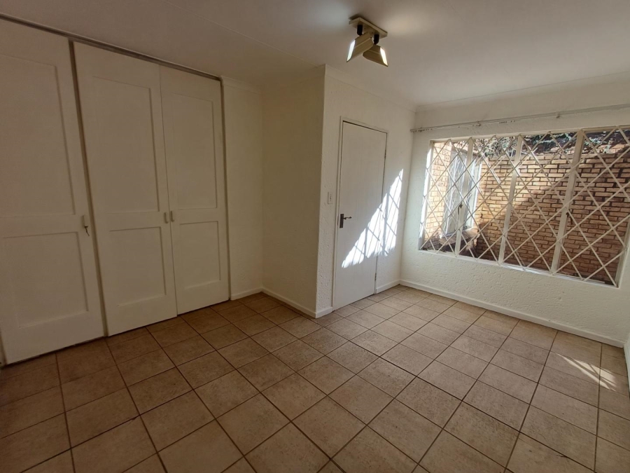 To Let 3 Bedroom Property for Rent in Melrose Gauteng