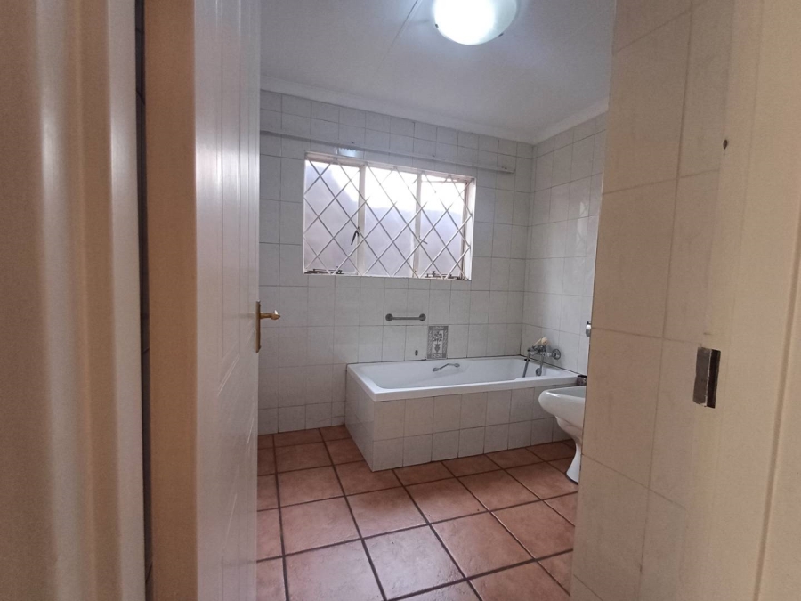 To Let 3 Bedroom Property for Rent in Melrose Gauteng