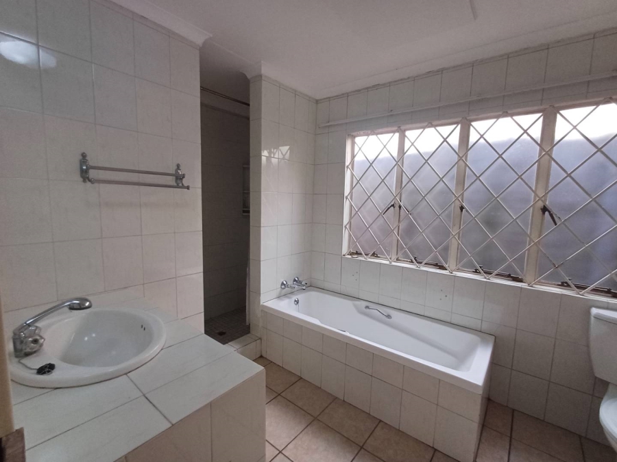 To Let 3 Bedroom Property for Rent in Melrose Gauteng