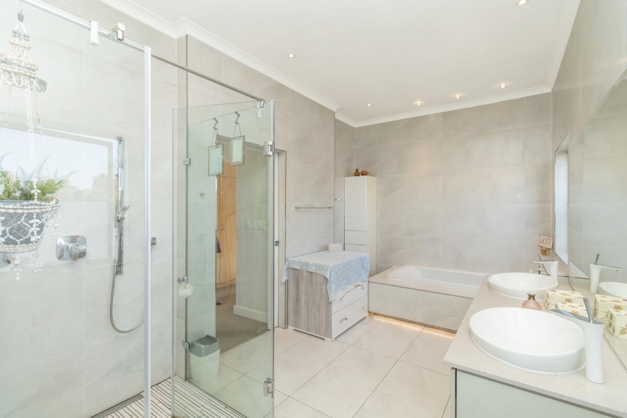 To Let 5 Bedroom Property for Rent in Kyalami Estates Gauteng