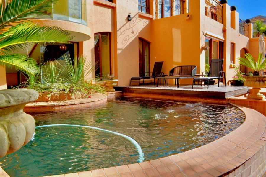 To Let 4 Bedroom Property for Rent in Woodhill Estate Gauteng
