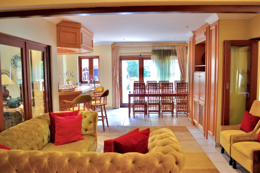 To Let 4 Bedroom Property for Rent in Woodhill Estate Gauteng