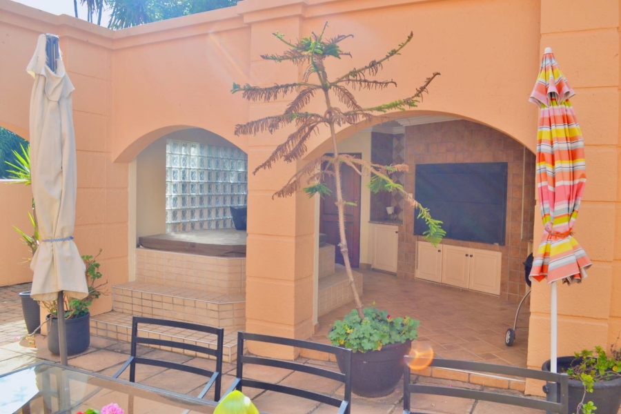 To Let 4 Bedroom Property for Rent in Woodhill Estate Gauteng