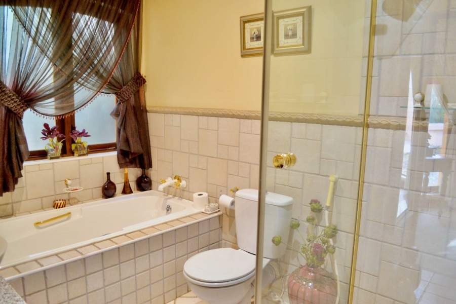 To Let 4 Bedroom Property for Rent in Woodhill Estate Gauteng