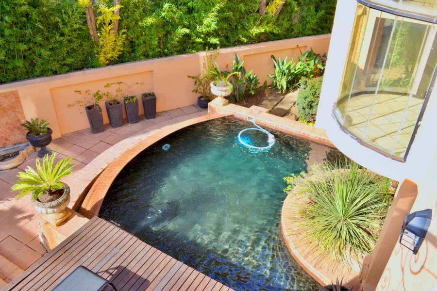 To Let 4 Bedroom Property for Rent in Woodhill Estate Gauteng