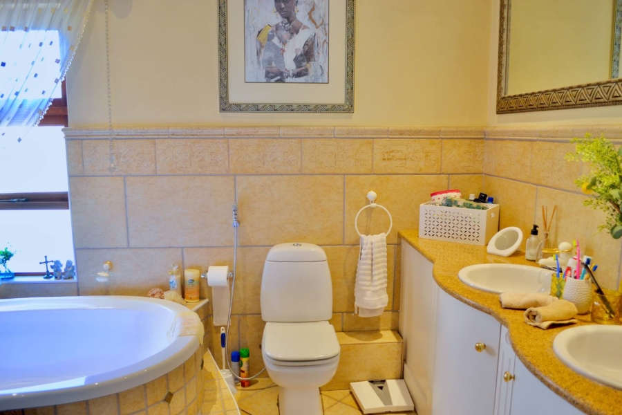 To Let 4 Bedroom Property for Rent in Woodhill Estate Gauteng