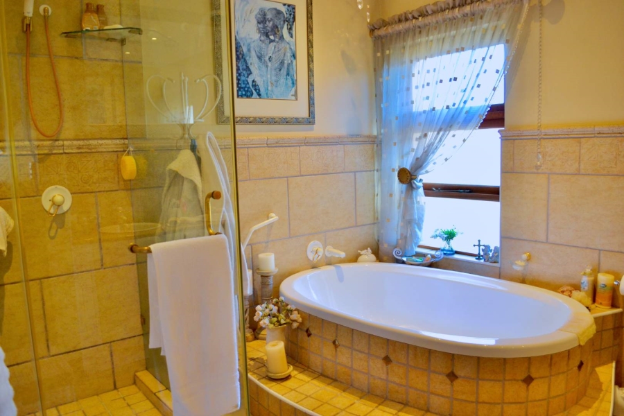 To Let 4 Bedroom Property for Rent in Woodhill Estate Gauteng