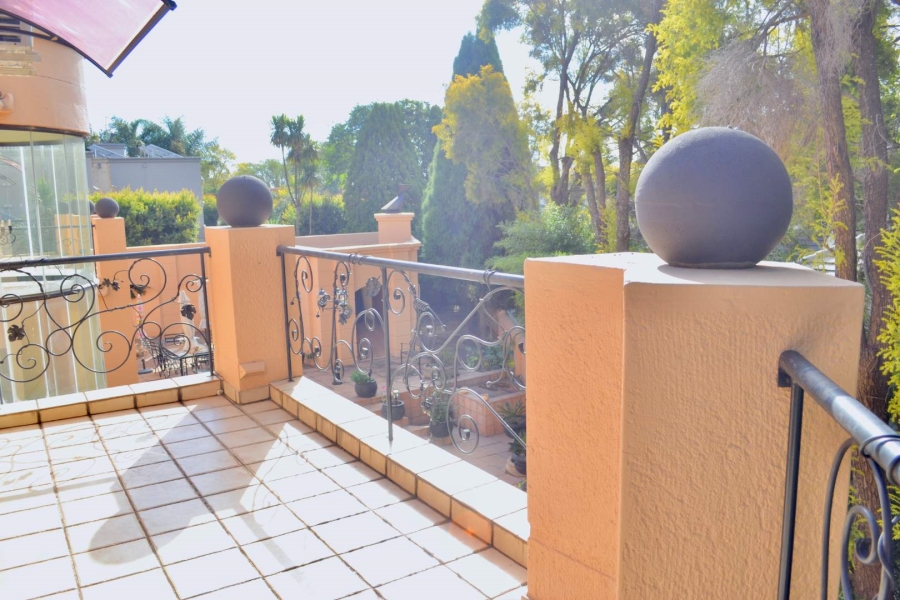 To Let 4 Bedroom Property for Rent in Woodhill Estate Gauteng