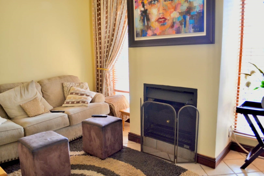 To Let 4 Bedroom Property for Rent in Woodhill Estate Gauteng