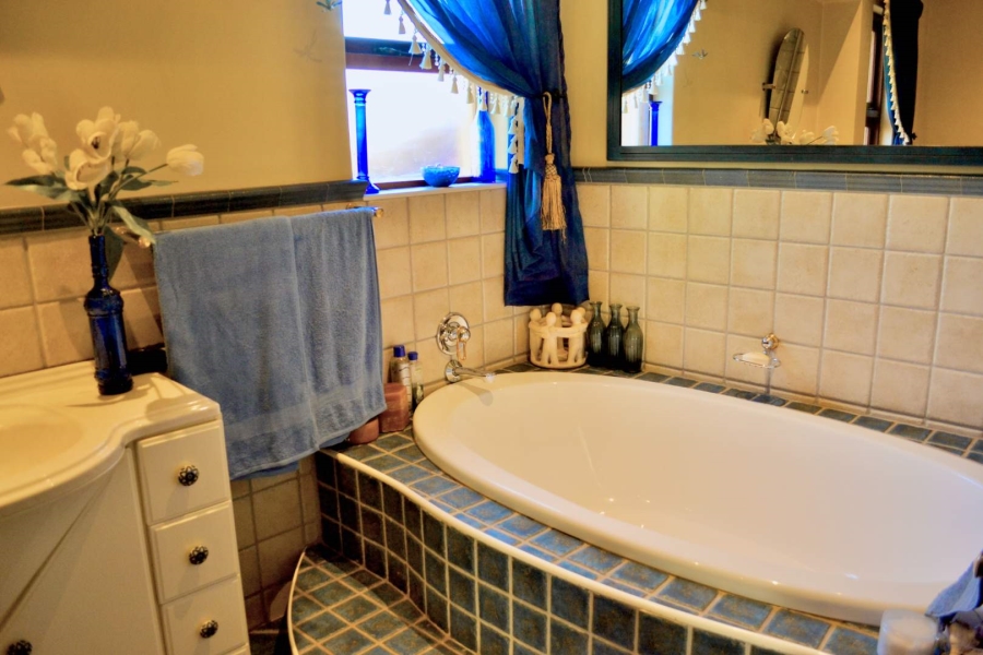 To Let 4 Bedroom Property for Rent in Woodhill Estate Gauteng