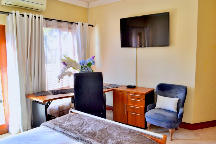 To Let 4 Bedroom Property for Rent in Woodhill Estate Gauteng