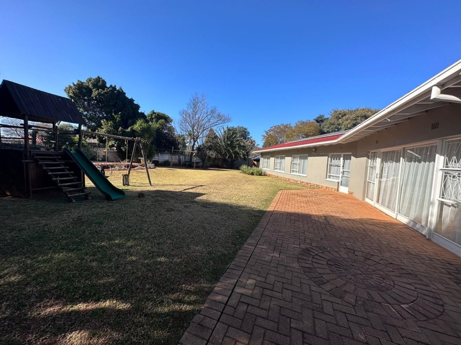 To Let 4 Bedroom Property for Rent in Florida Park Gauteng