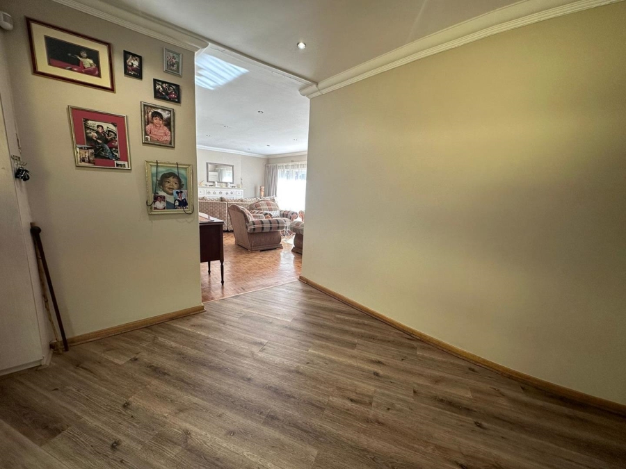 To Let 4 Bedroom Property for Rent in Florida Park Gauteng