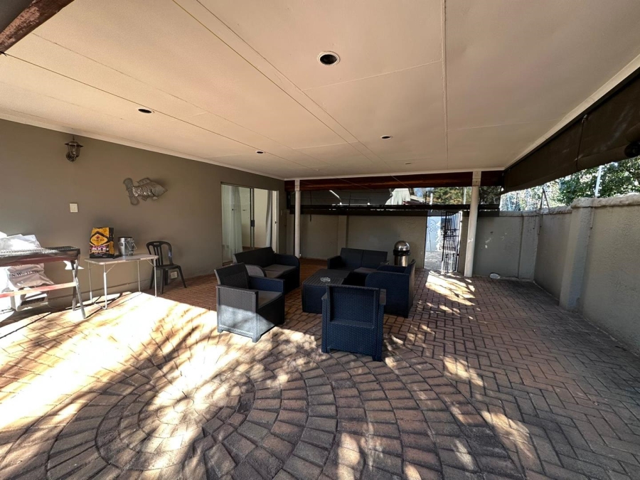 To Let 4 Bedroom Property for Rent in Florida Park Gauteng