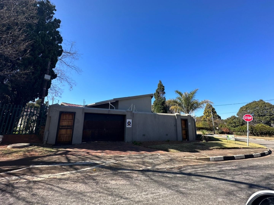 To Let 4 Bedroom Property for Rent in Florida Park Gauteng