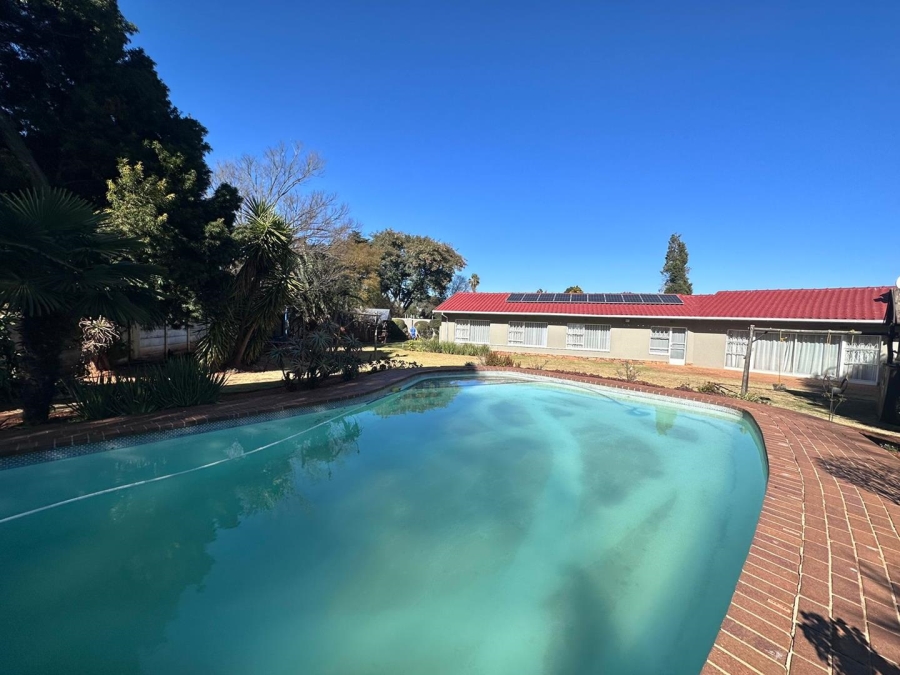 To Let 4 Bedroom Property for Rent in Florida Park Gauteng